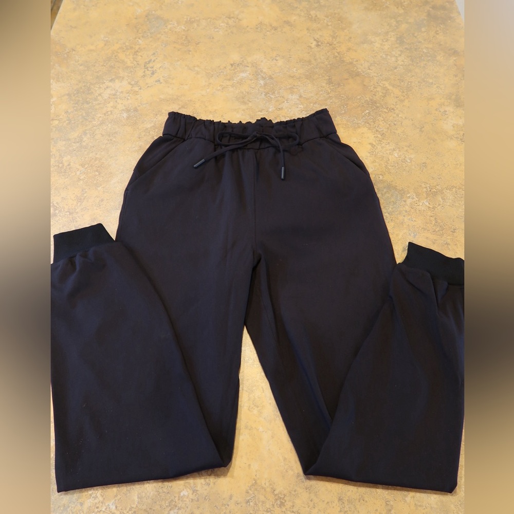 Lululemon Stretch High-Rise Women’s Jogger Size 4. Color: Black